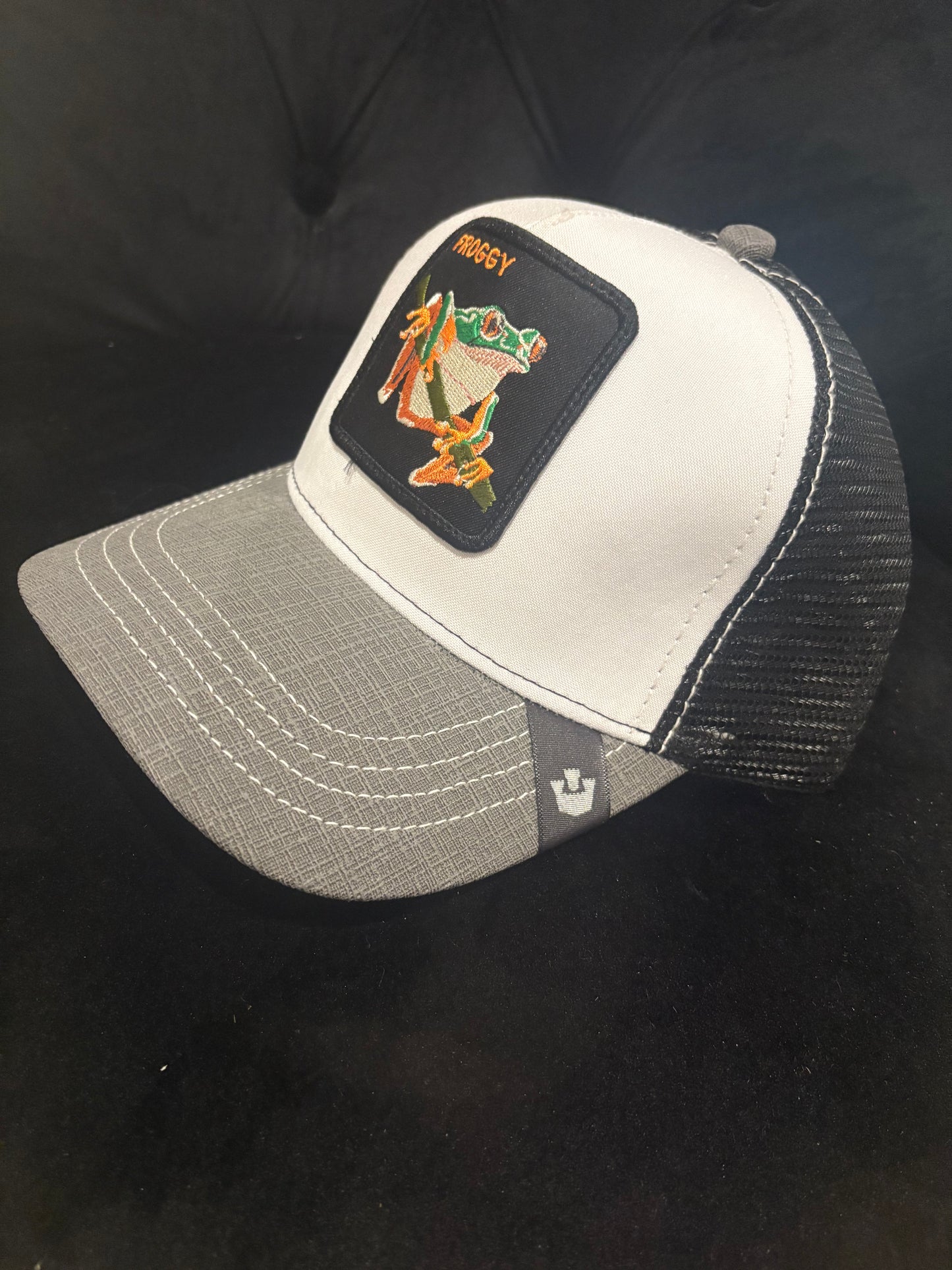 White Froggy Animal patch Trucker Hat