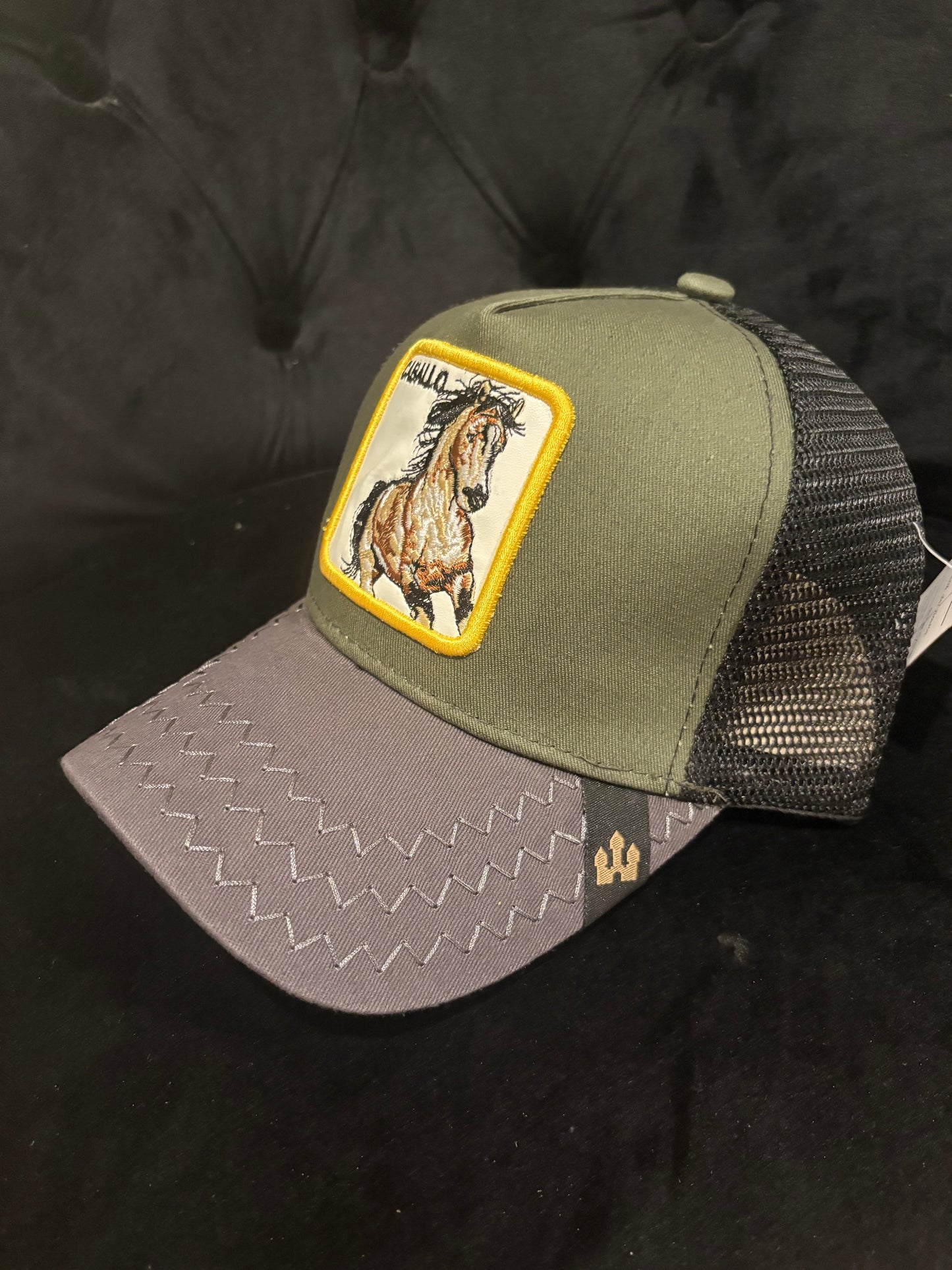 "Caballo" Horse Animal Print Trucker Hat - Green/Grey